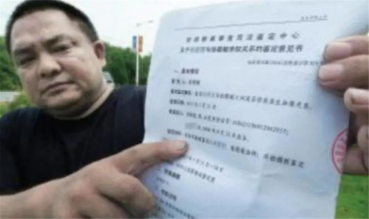 懷疑孩子非親生，夫妻偷做親子鑒定，竟是正規醫院新生兒被抱錯？