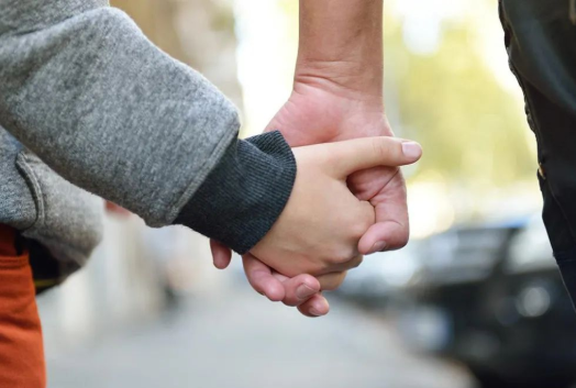 鑒定者需求解決自身的疑惑，私自取樣本做親子鑒定犯法嗎？