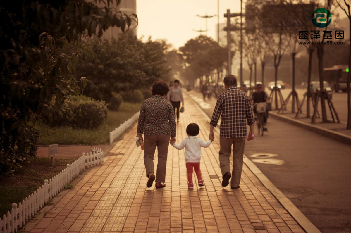 張阿姨瞞著兒媳婦給孫子做親子鑒定,鑒定報告出來老兩口驚呆了! 張阿姨瞞著兒媳婦給孫子做親子鑒定,鑒定報告出來老兩口驚呆了!