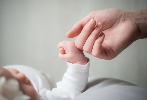 已婚女性的出軌率呈明顯快速上升，該不該給孩子做隱私親子鑒定？