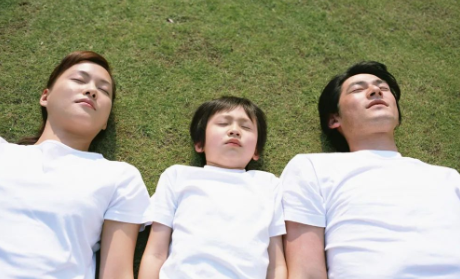 偏信“滴血認親”雙方親屬血液相融于清水引鬧劇 DNA親子鑒定才可靠