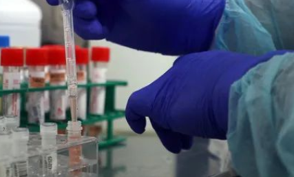 偏信“滴血認親”雙方親屬血液相融于清水引鬧劇 DNA親子鑒定才可靠