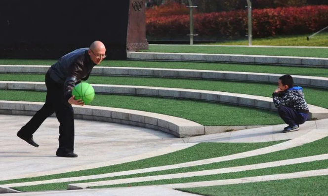 梁老伯：爺爺跟孫子可以做親緣關系鑒定嗎？多少錢？